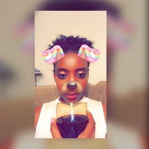 Meet your Posher, Akia